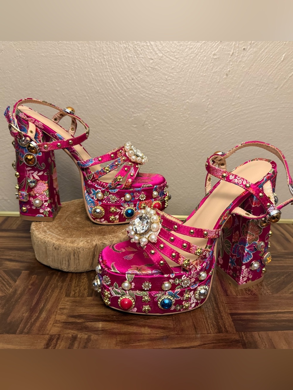 Azalea Wang Annie Fuchsia Pink Rhinestone Gem Satin platform sandals size 35 / 5